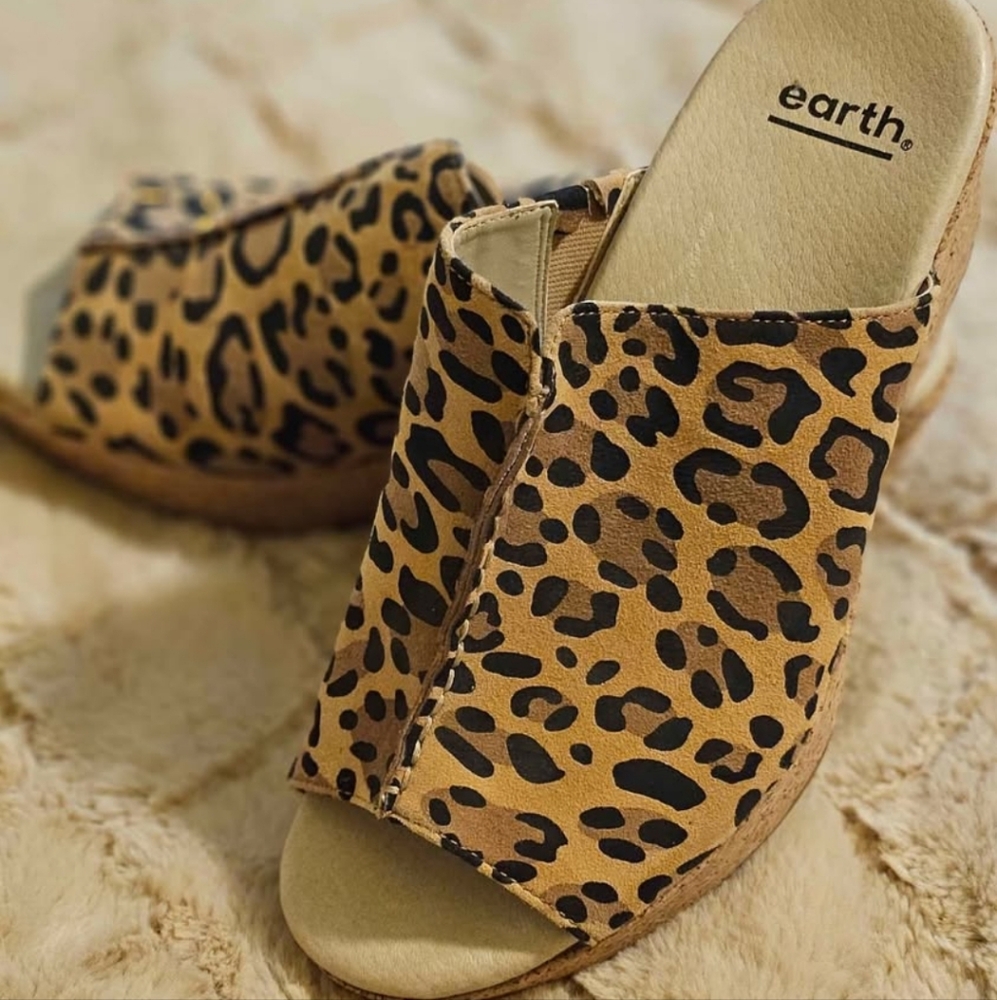 Earth Women's Leopard Print Sandals